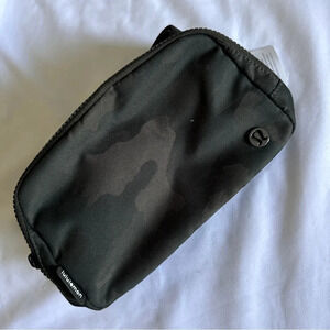 🆕💚 OG Lululemon Everywhere Belt Bag - Heritage Camo Dark Green